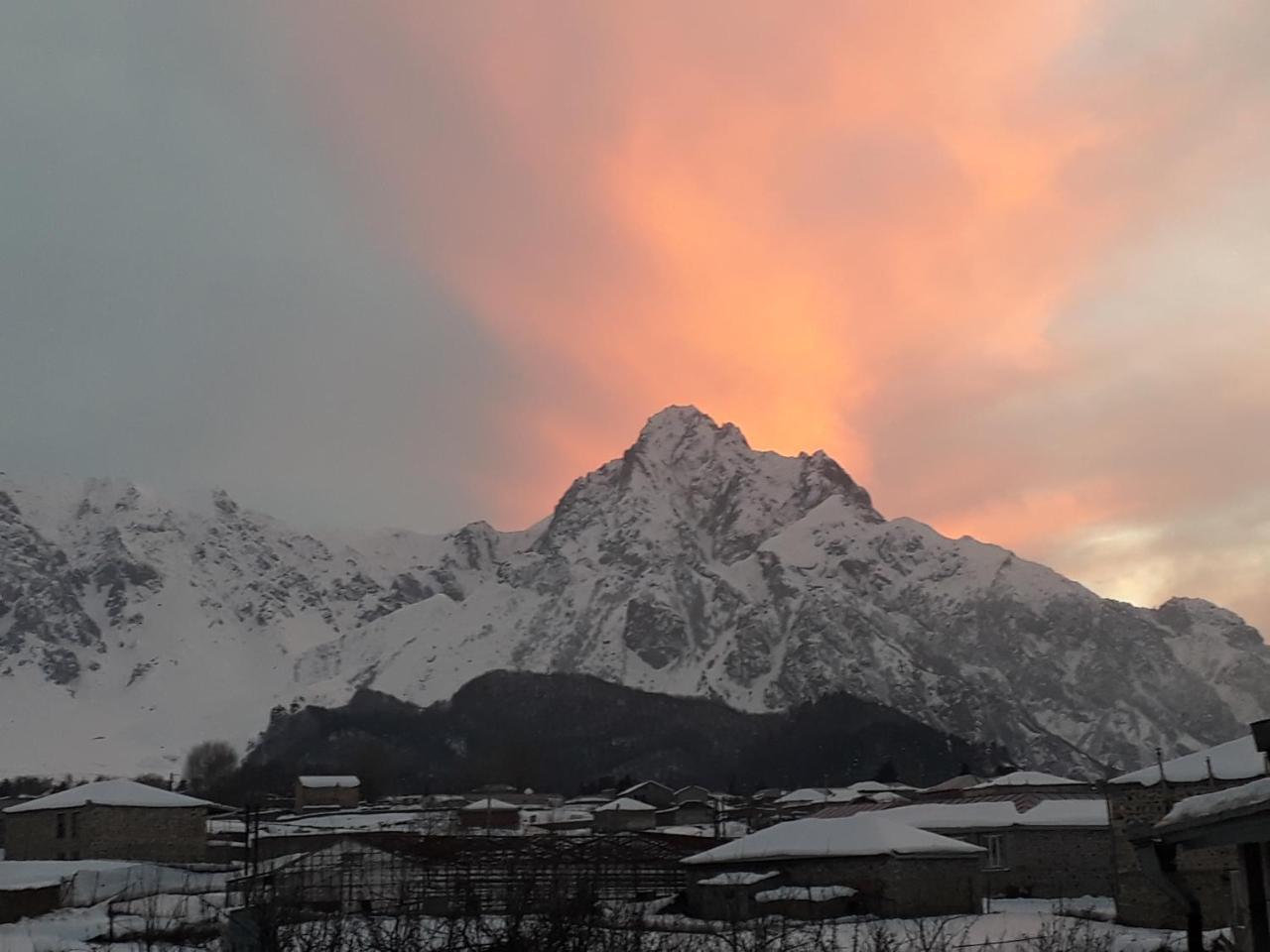 Sweet Night Otel Kazbegi Dış mekan fotoğraf